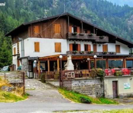Hotel Rifugio Stella Alpina à Saviore dell'Adamello Extérieur photo